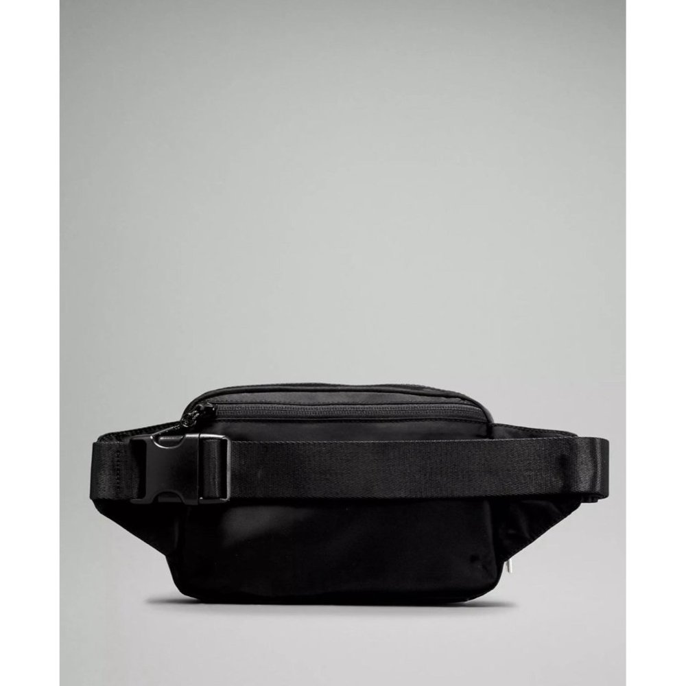 Lululemon everywhere belt bag black 2L-new with tag - Picture 3 of 10